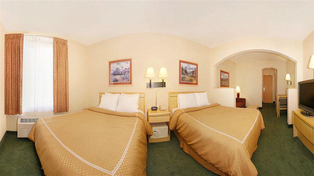 Comfort Suites Summit County Диллон Экстерьер фото