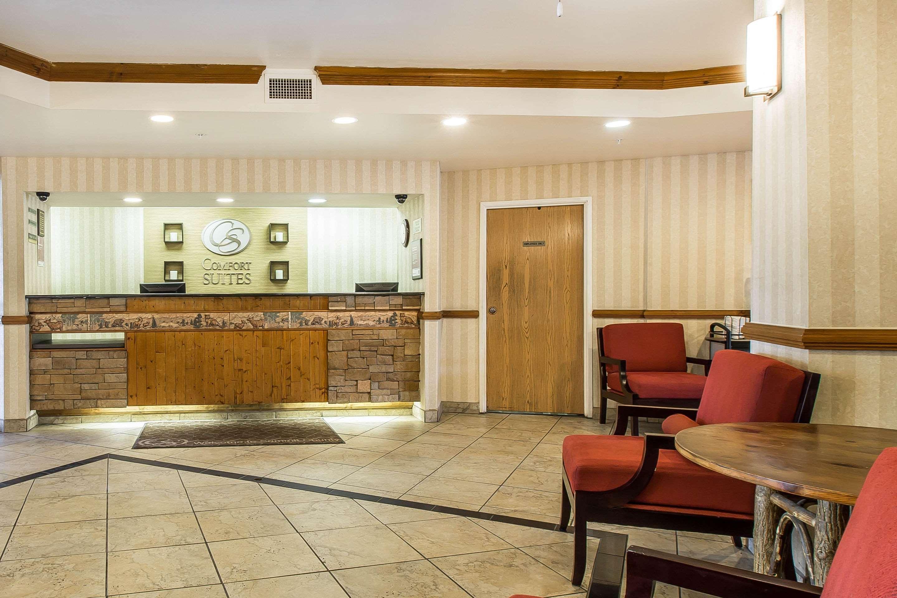 Comfort Suites Summit County Диллон Экстерьер фото